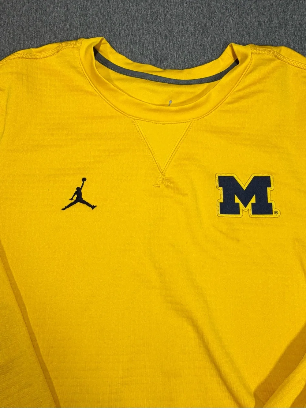Nike Air Jordan University of Michigan Wolverines Long Sleeve Warm Up Mens Med